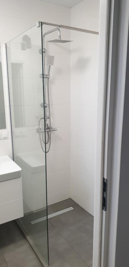 Apartament W Centrum Kielc Z Prywatnym Parkingiem كيلتشي المظهر الخارجي الصورة